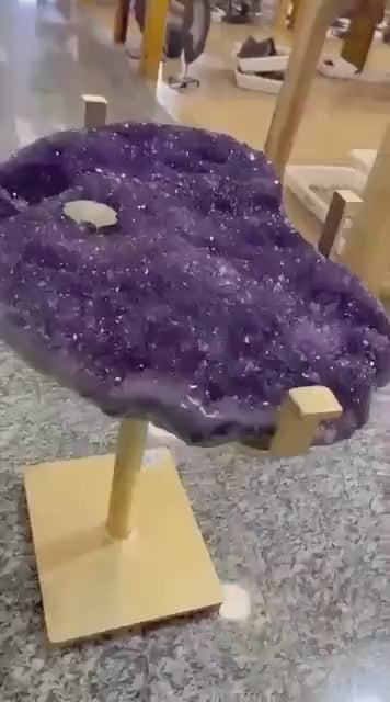 KAMPANJE / HIGH QUALITY BRAZILIAN AMETYST CLUSTER GEODE COFFEE / SOFA TABLE, 31KG - 61x44cm, Høyde 58cm