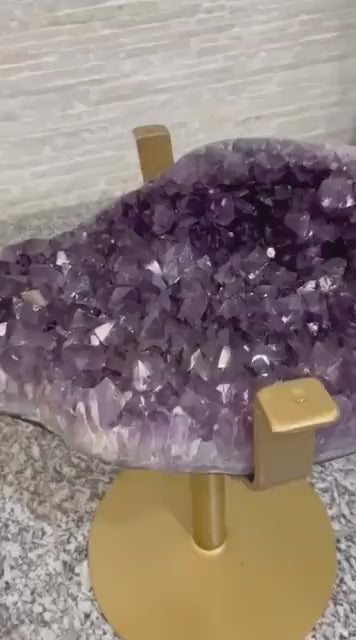 KAMPANJE / HIGH QUALITY BRAZILIAN AMETYST CLUSTER GEODE COFFEE / SOFA TABLE, ca. 23KG - 46x37cm, Høyde 48cm