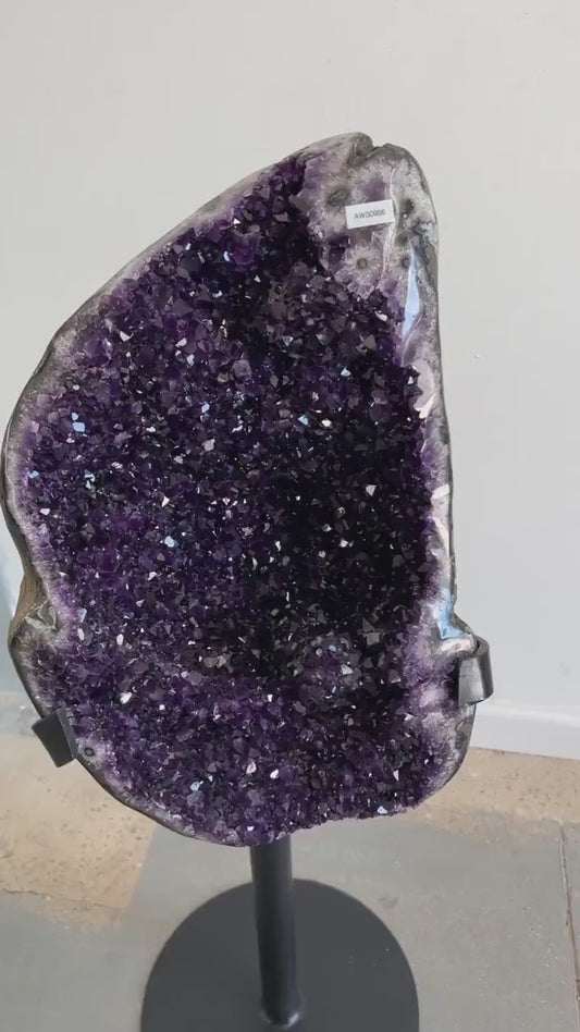 MAI KUPP - 50% OFF + FREE FRAKT + BONUSGAVE / ARTIGA URUGUAY AMETYST EXTREME HIGH QUALITY, OPEN GEODE m/STATIV- 92x28x23cm, AWS0956