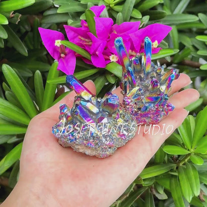 Black November / Superflotte og unike Aura Quartz Clustre, 80 - 100gram, Leveres i 4 farger , Green, Pink, Blue, Gold Rainbow