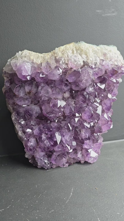 MÅnedens Freeform AAA+Quality Ametyst Cluster /  8.1kg og 27x26 fra Ametista Do Sul, Brasil
