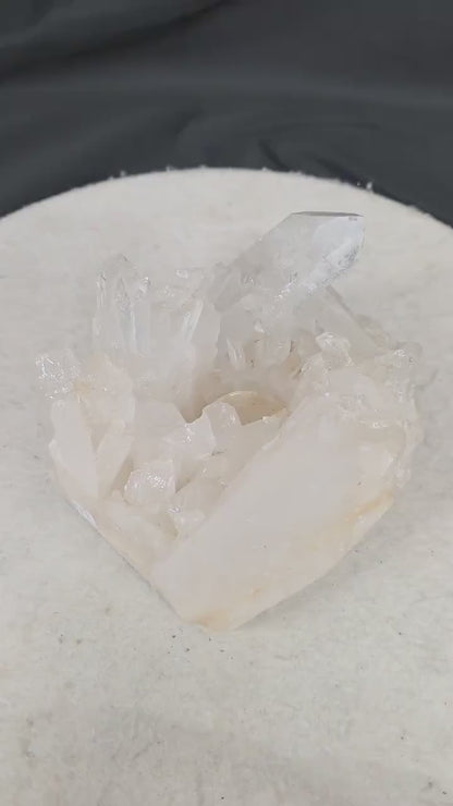 Råkvarts Brazilian Cluster Telys dekorasjon i hvit kvarts med tårnkrystaller, LARGE inntil ca. 1.2kg