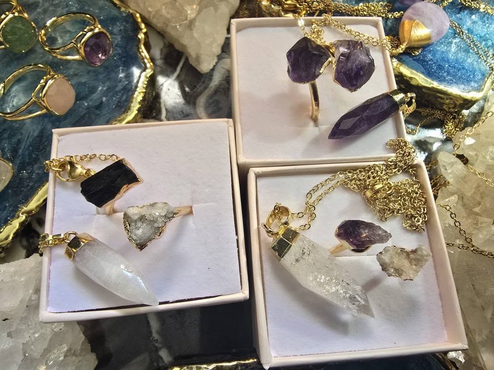 KAMPANJE NATURAL STONE JEWELRY PACK ( Two Stone Ring & Necklace w/Point )