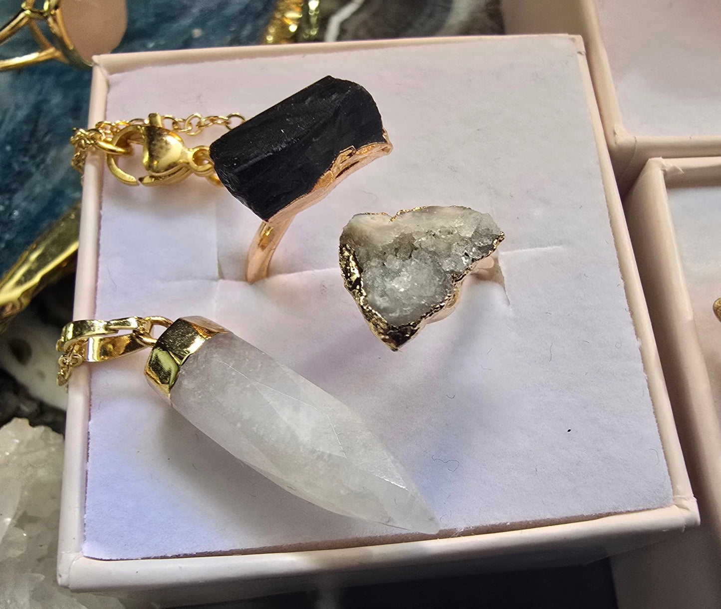 KAMPANJE NATURAL STONE JEWELRY PACK ( Two Stone Ring & Necklace w/Point )