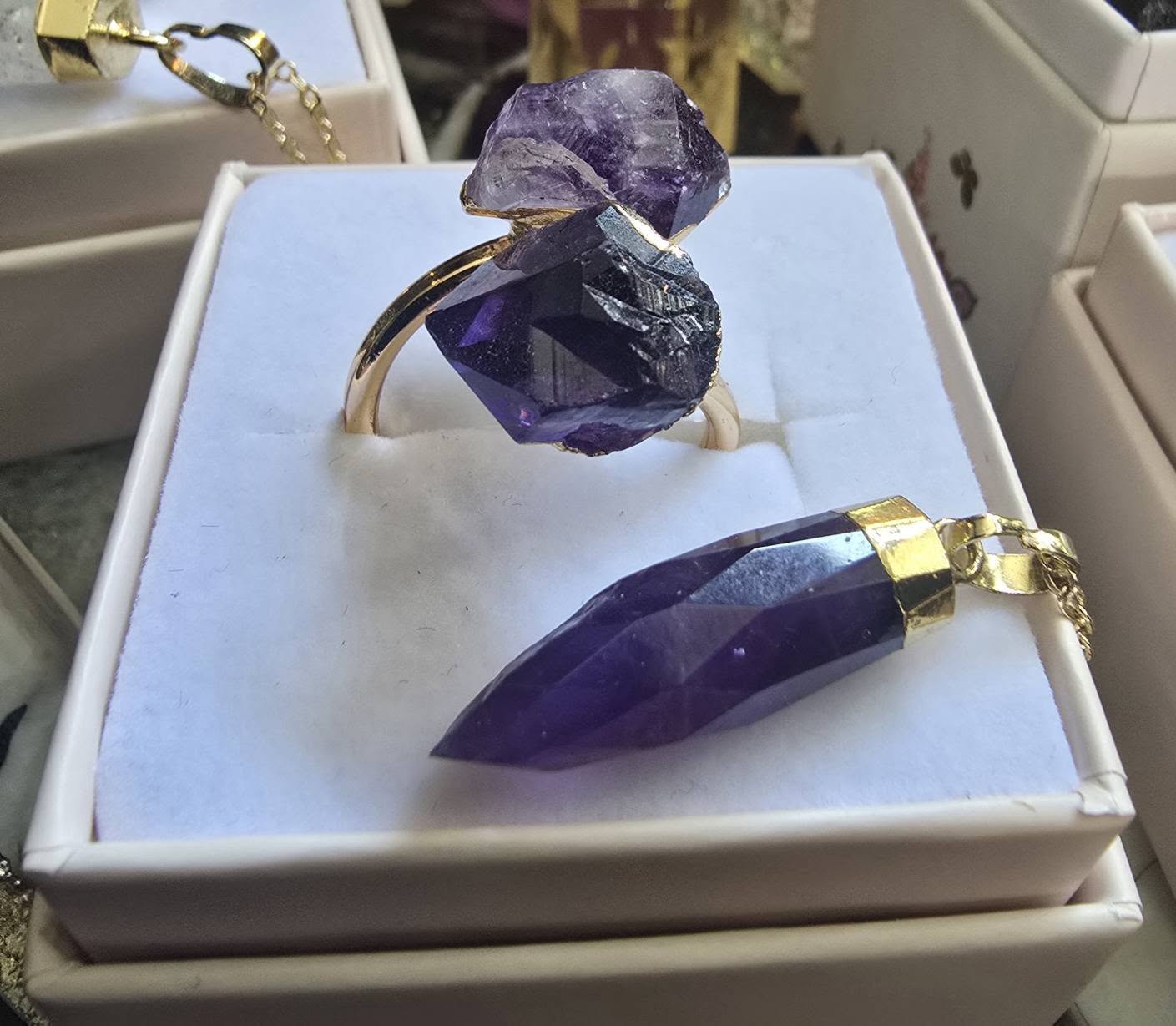 KAMPANJE NATURAL STONE JEWELRY PACK ( Two Stone Ring & Necklace w/Point )