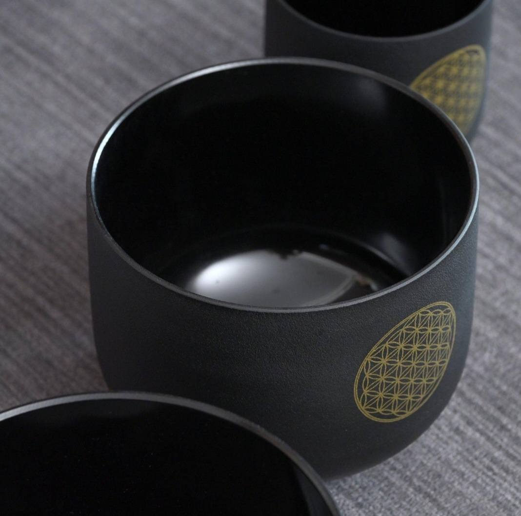 Crystal Singing Bowls Set 432Hz 6"-12" - Chakra Quartz Sound Bowls - Including Mallets, Carrying Bags, 7 x Frosted Black Quartz Bowls