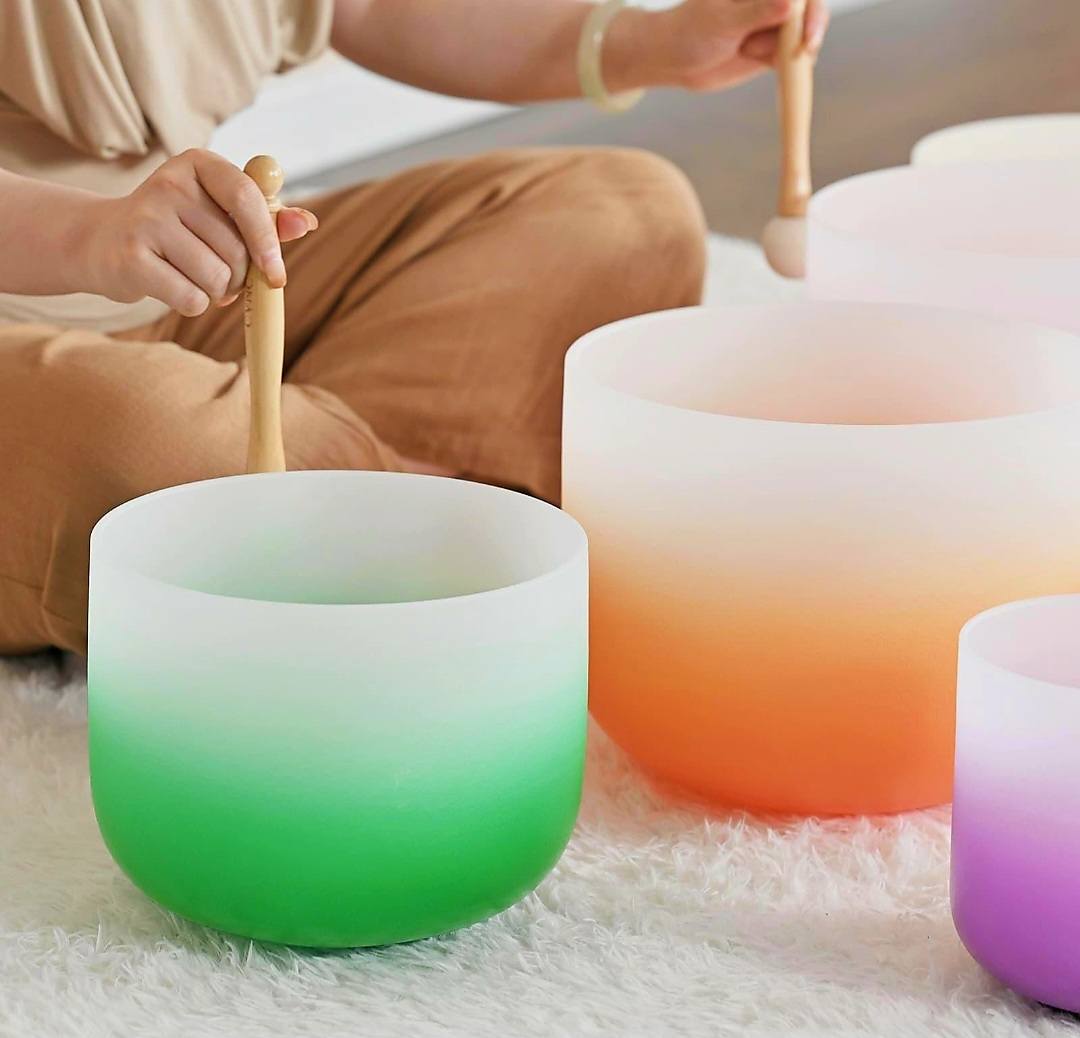 Crystal Singing Bowls Set 432Hz 6"-12" - Chakra Quartz Sound Bowls - Including Mallets, Carrying Bags, 7 x Frosted - 7 Color Quartz Bowls