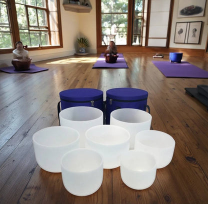 Crystal Singing Bowls Set 432Hz 6"-12" - Chakra Quartz Sound Bowls - Including Mallets, Carrying Bags, 7 x Frosted White Quartz Bowls