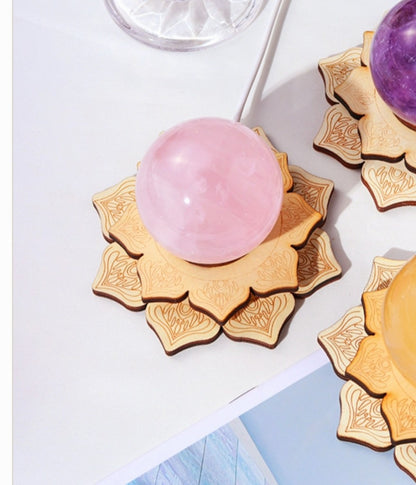 Ny, hÅndlaget Lotus Sphere Crystal Led Lamp - 50 - 55mm Rose Quartz