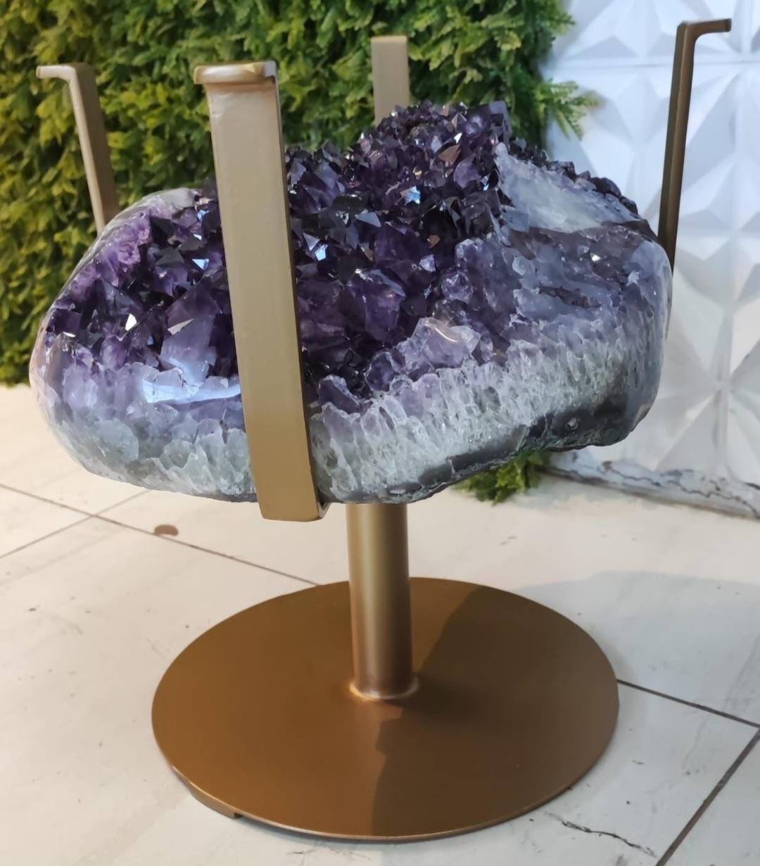 KAMPANJE / Extra Plus Amethyst Geode Cluster SOFA Table Metal Frame Table w/Druzy big Cluster, ca. 25kg - 46x34cm, Høyde 40cm