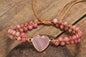 Enkle og vakre Chambhala 2 rader armbånd m/ Hjerteformet Rose Quartz sten og små tilsvarende Rhodonite stener ( justerbart )