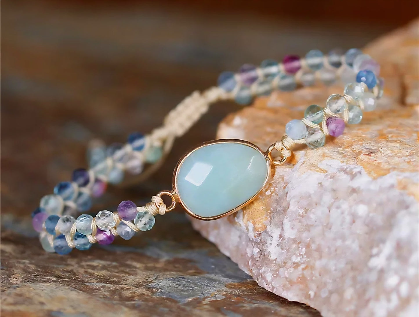 Enkle og vakre Chambhala 2 rader armbånd m/ Oval Amazonite sten og små tilsvarende Fluorite stener ( justerbart )