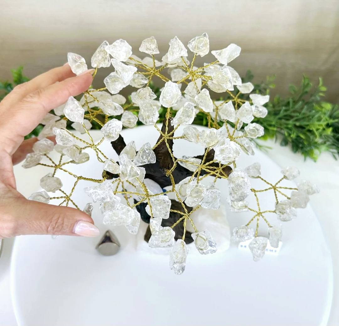 NEW / 25cm Tall Handmade Brazilian Clear Quartz Gemstone Tree, Quartz Base with a Crystal Parrot Bird, 120 Raw Crystals