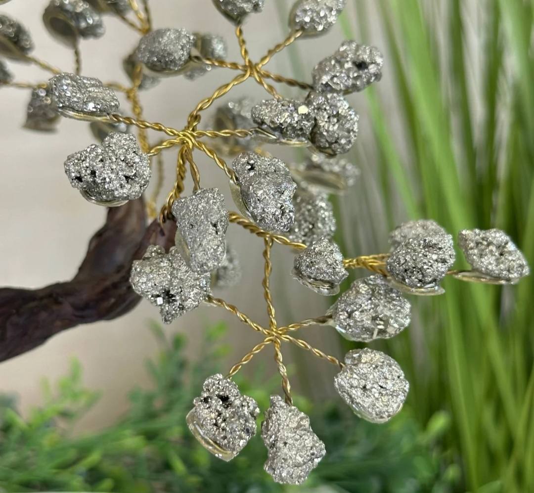 NEW / 25cm Tall Handmade Brazilian PYRITE Gemstone Tree, Quartz Base with a Crystal Parrot Bird - 120 Crystals