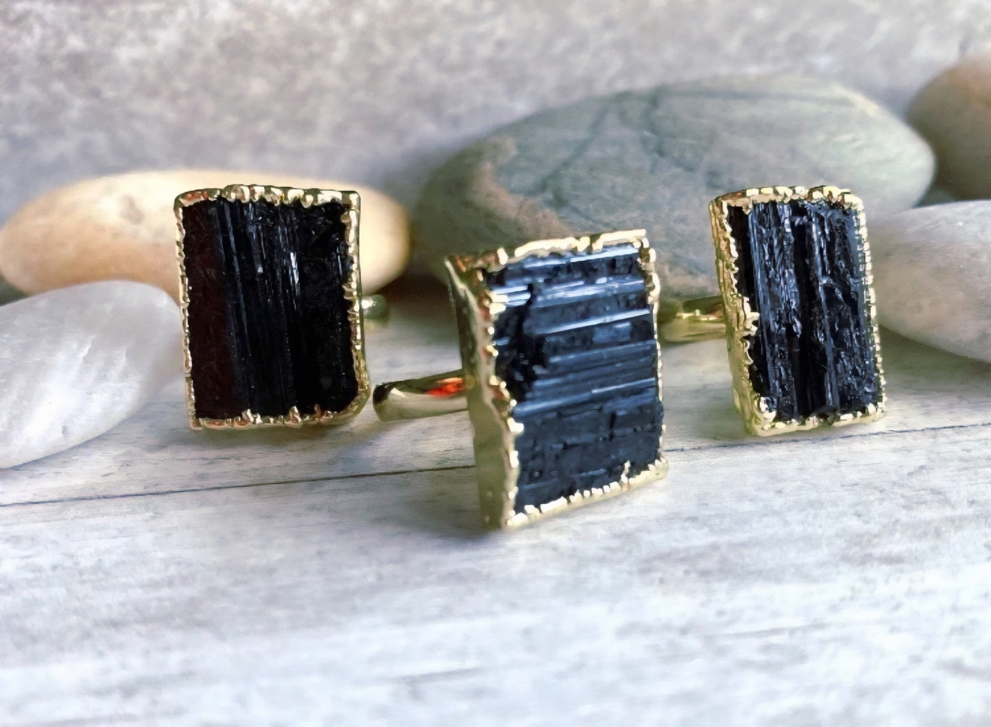 MICCI Design Raw Black Tourmaline Quartz Ring, Gold Electroplated, justerbar