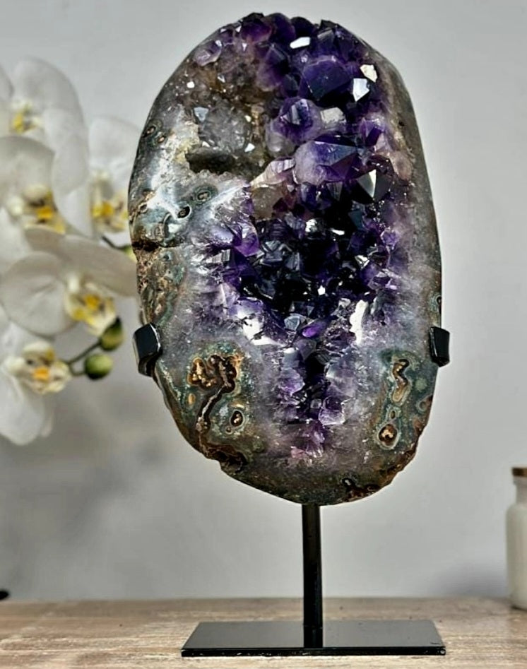 Beautiful Amethyst Stone Geode with Calcite Crystal Inclusiones MWS1428, 25x13cm - 2.1kg