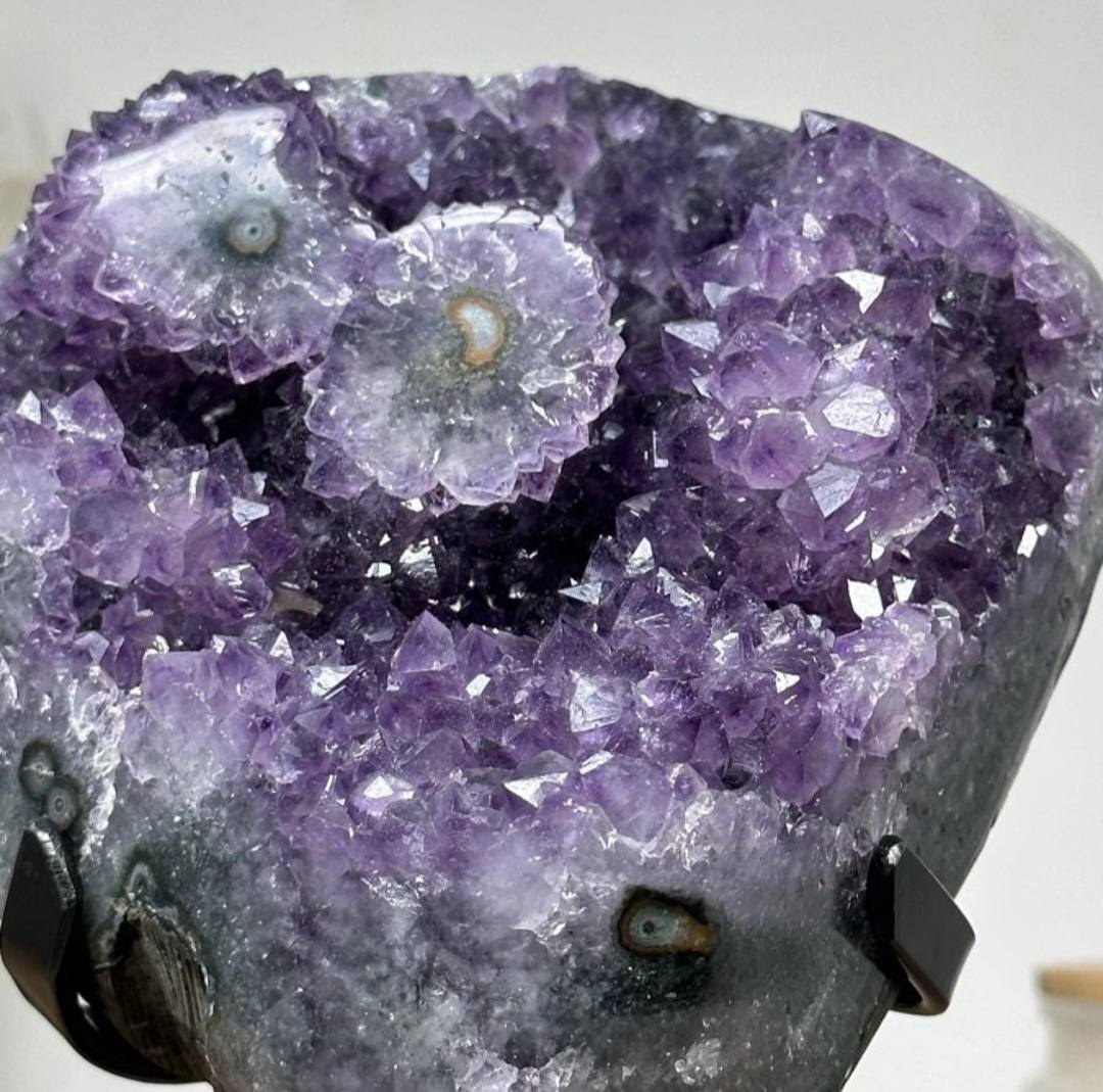 Beautiful Amethyst Stone woth Stalactite Eyes - MWS1337, 18x14cm - 2kg