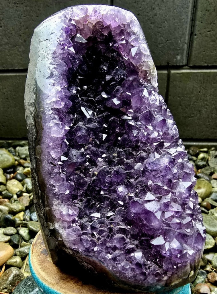 Uruguay Natual Uruguay Grade Amethyst Cathedral Geode , ca. 1.4kg - 14x8cm