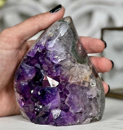 AAA+ Stunning Natural Uruguay Amethyst & Agate Flame Geode, ca. 700gram, 10x12cm