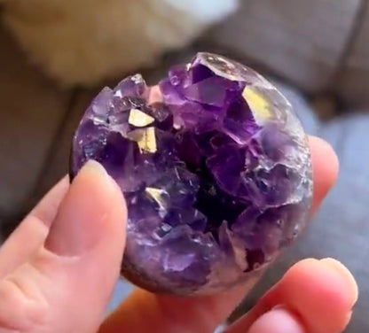 Uruguay Ametyst "Open Smiling" Geode AAA+ kvalitet, ca. 200gram, 30 - 40mm